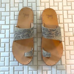 Beek Finch sandal in Snakeskin